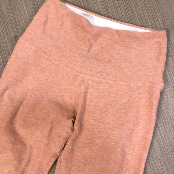 Beyond Yoga coral crop leggings Small - Picture 4 of 5